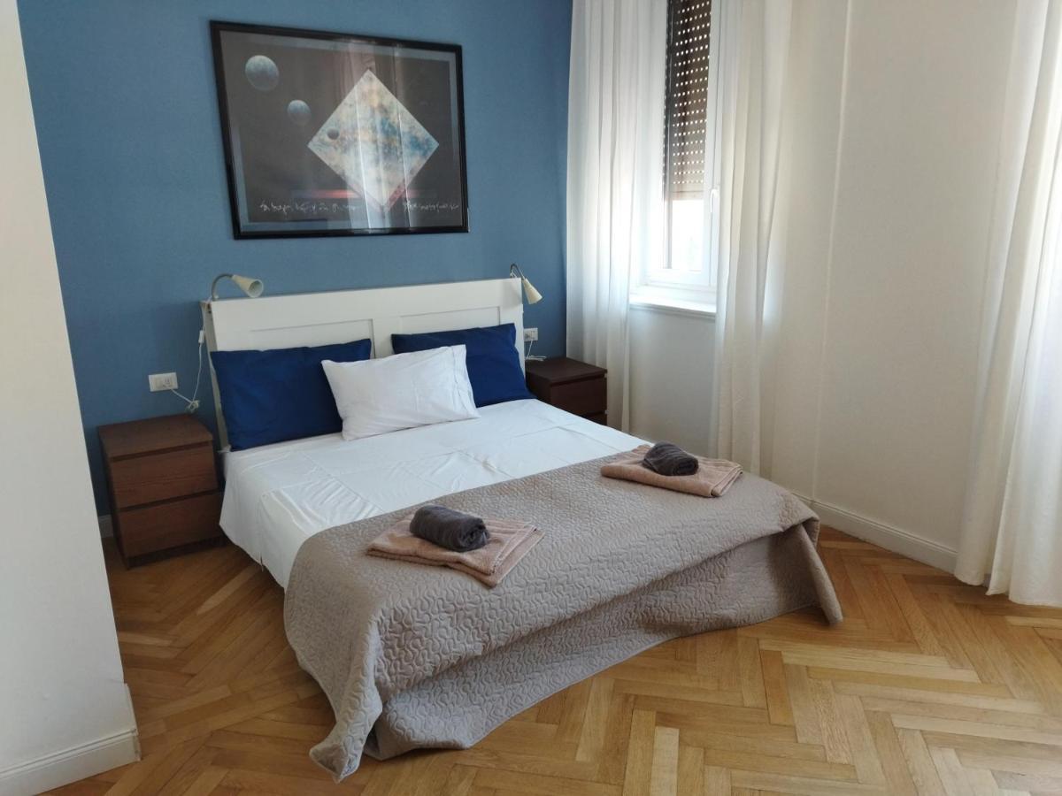 Piazza Goldoni Rooms Триест Екстериор снимка